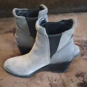 Sorel Gray Heeled Boots with Modern Design